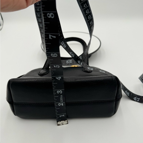 Salvatore Ferragamo Small Crossbody Bag With Signature Closure Black Leather - Picture 10 of 17